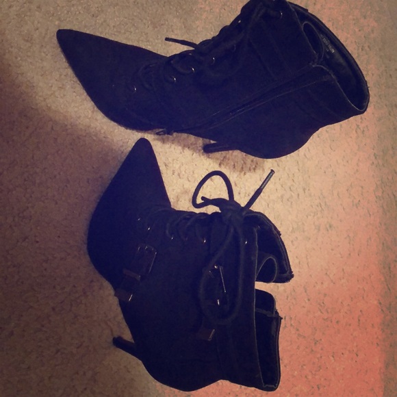 Black high heel boots - Picture 1 of 4